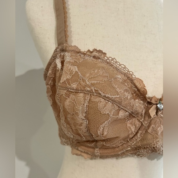 Victorias Secret Body by Victoria Unlined Demi in Nude- Size 36DD/36E - Picture 3 of 6